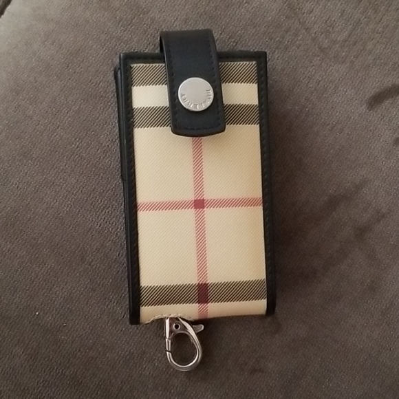 Burberry Accessories - Burberry Phone Rare! In new condition😊🌟
